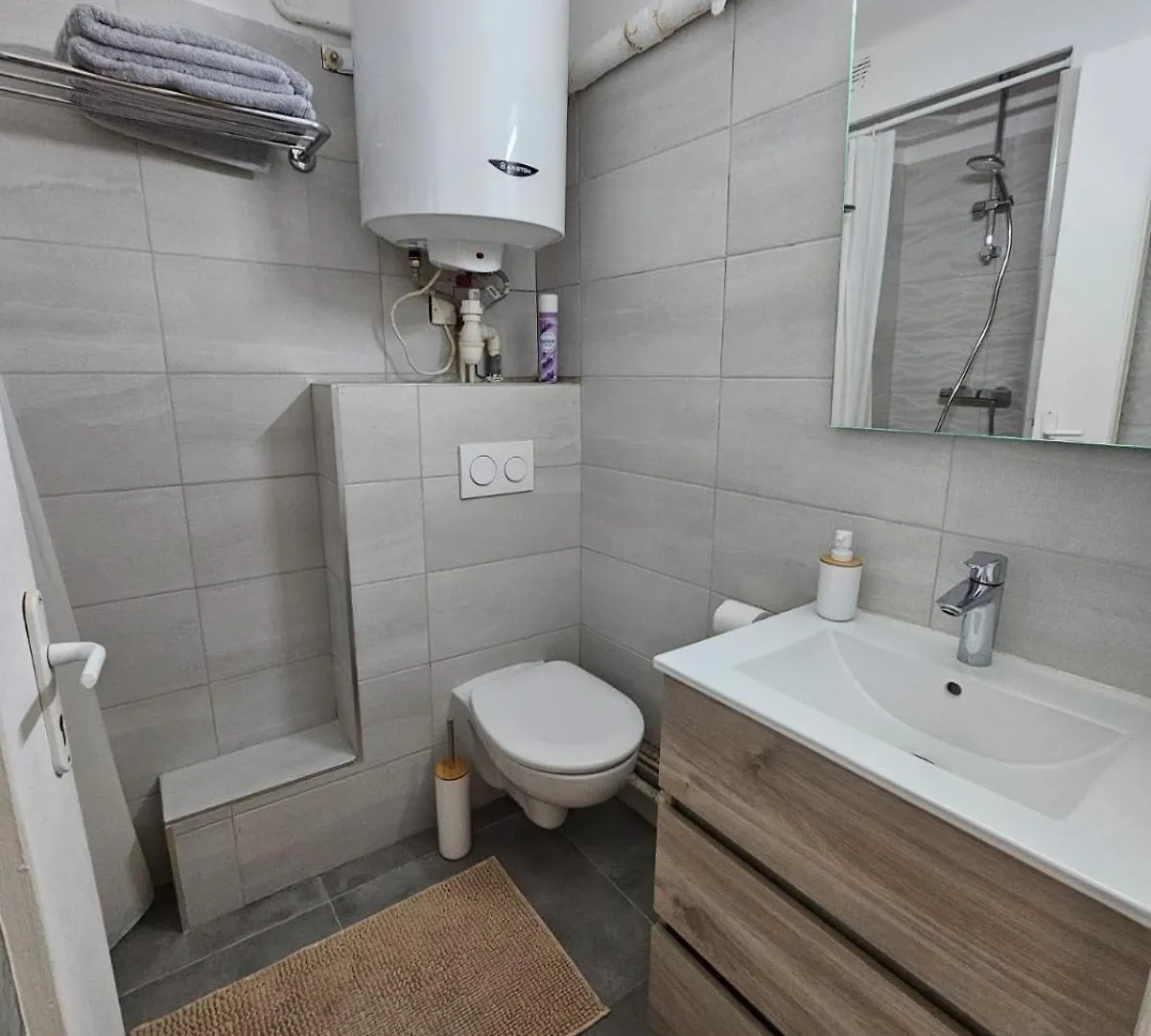 Provencal-Style Apartment Aix-en-Provence France