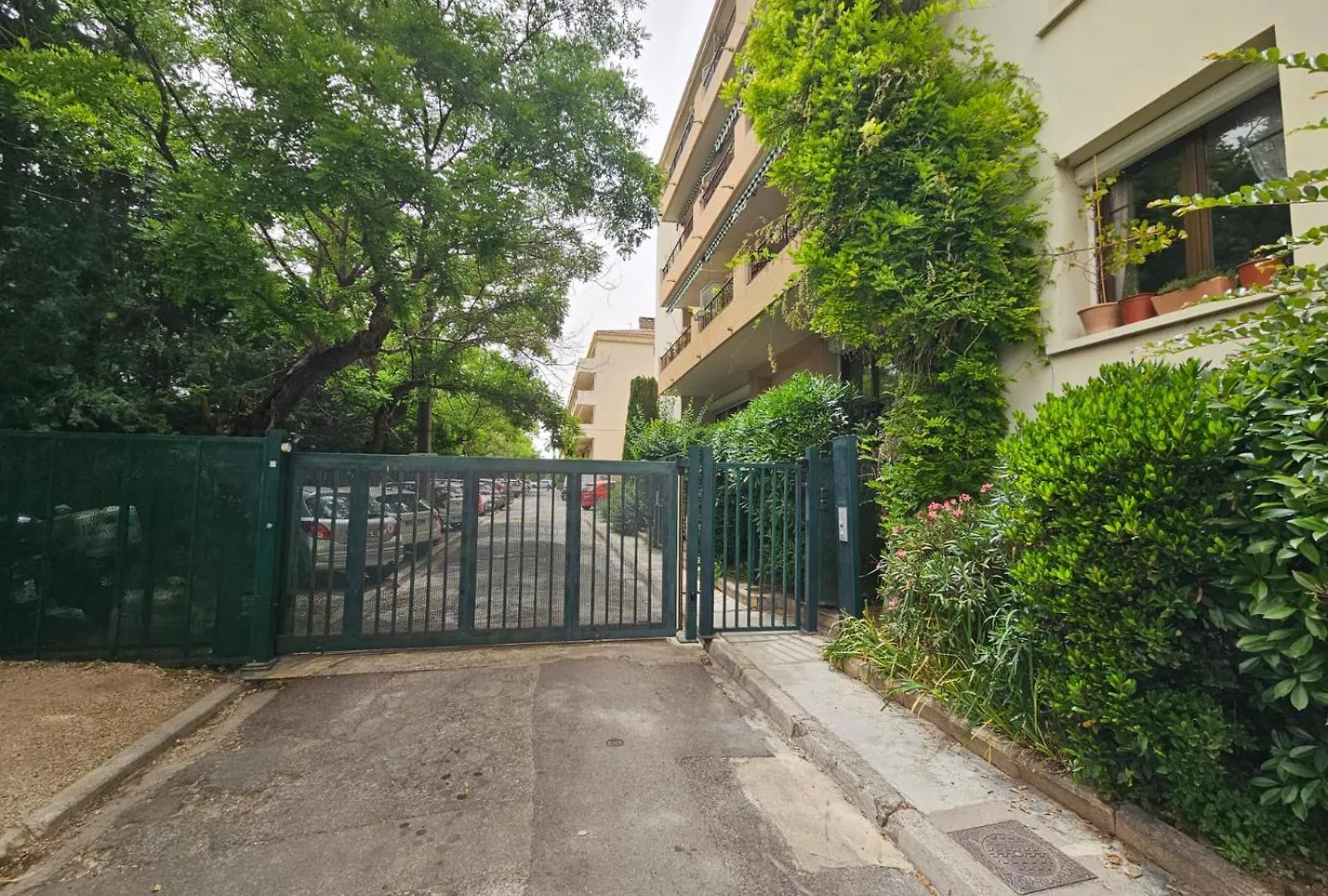 Provencal-Style Apartment Aix-en-Provence