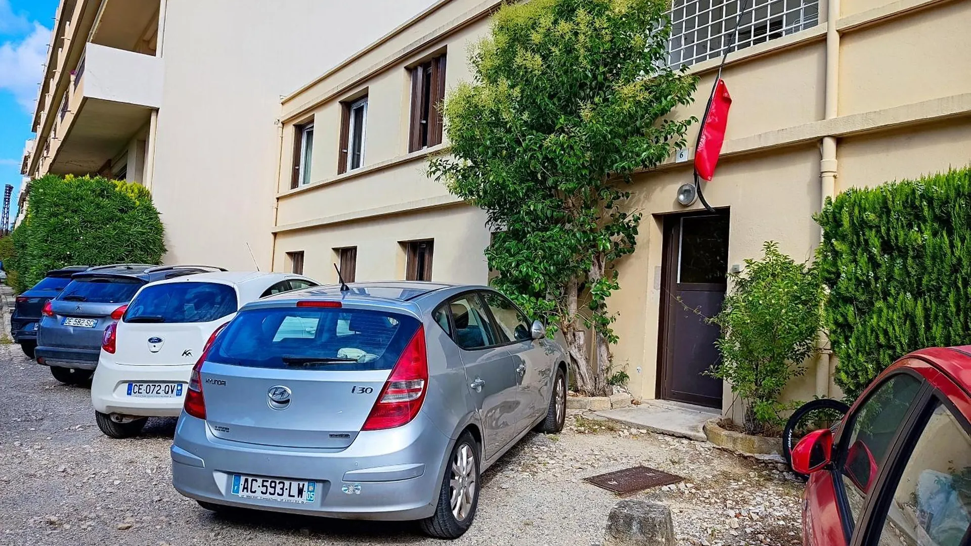 Provencal-Style Apartment Aix-en-Provence