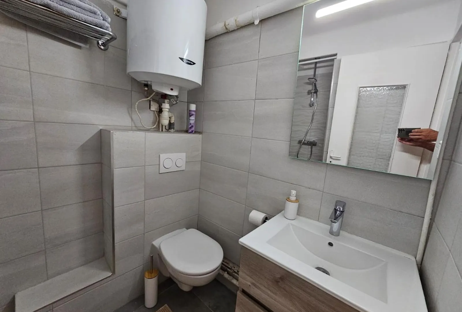 Provencal-Style Apartment Aix-en-Provence