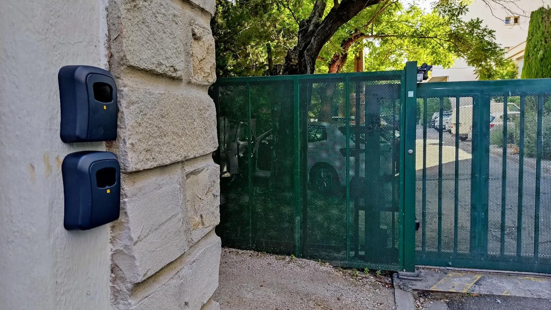 Provencal-Style Apartment Aix-en-Provence