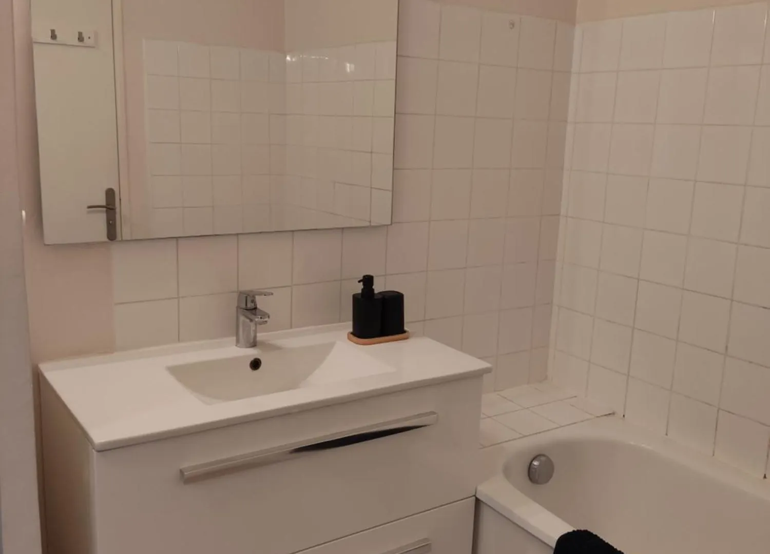 Provencal-Style Apartment Aix-en-Provence