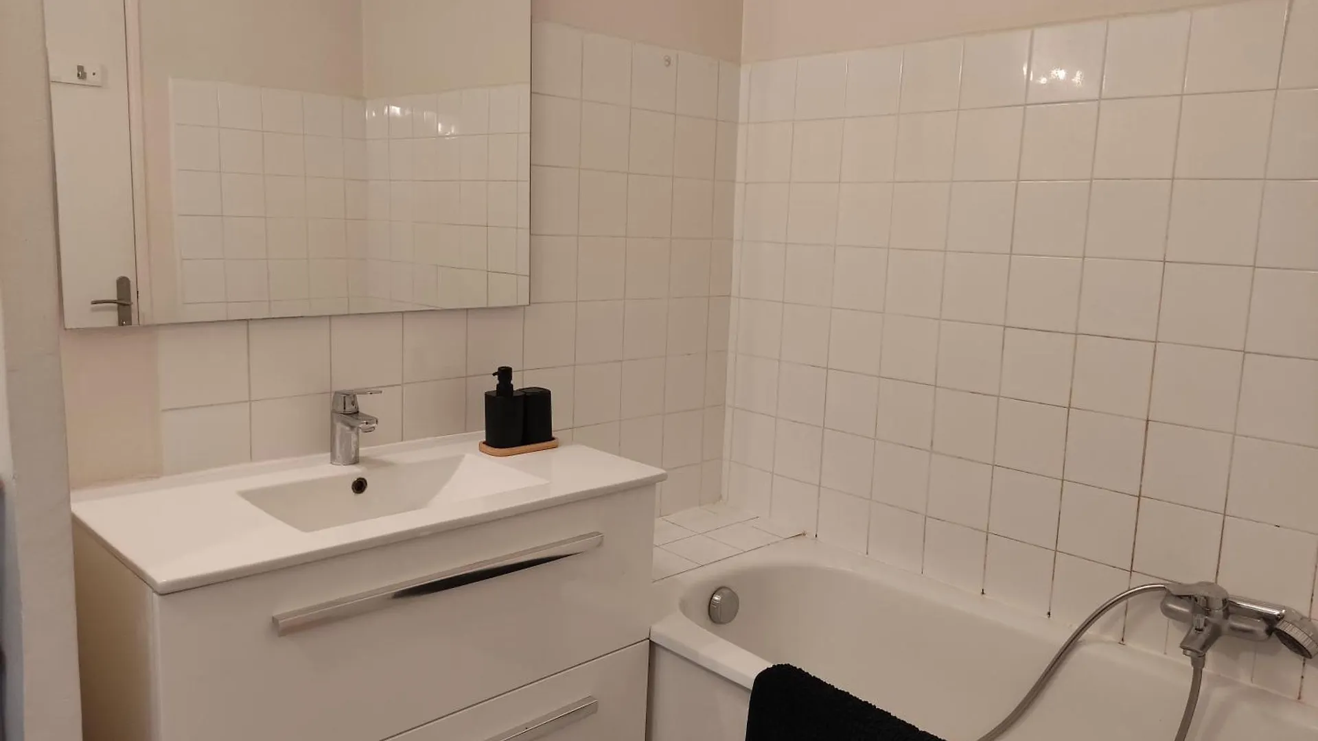 Provencal-Style Apartment Aix-en-Provence