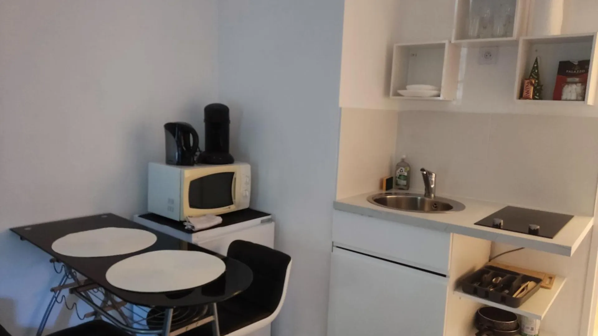 Provencal-Style Apartment Aix-en-Provence