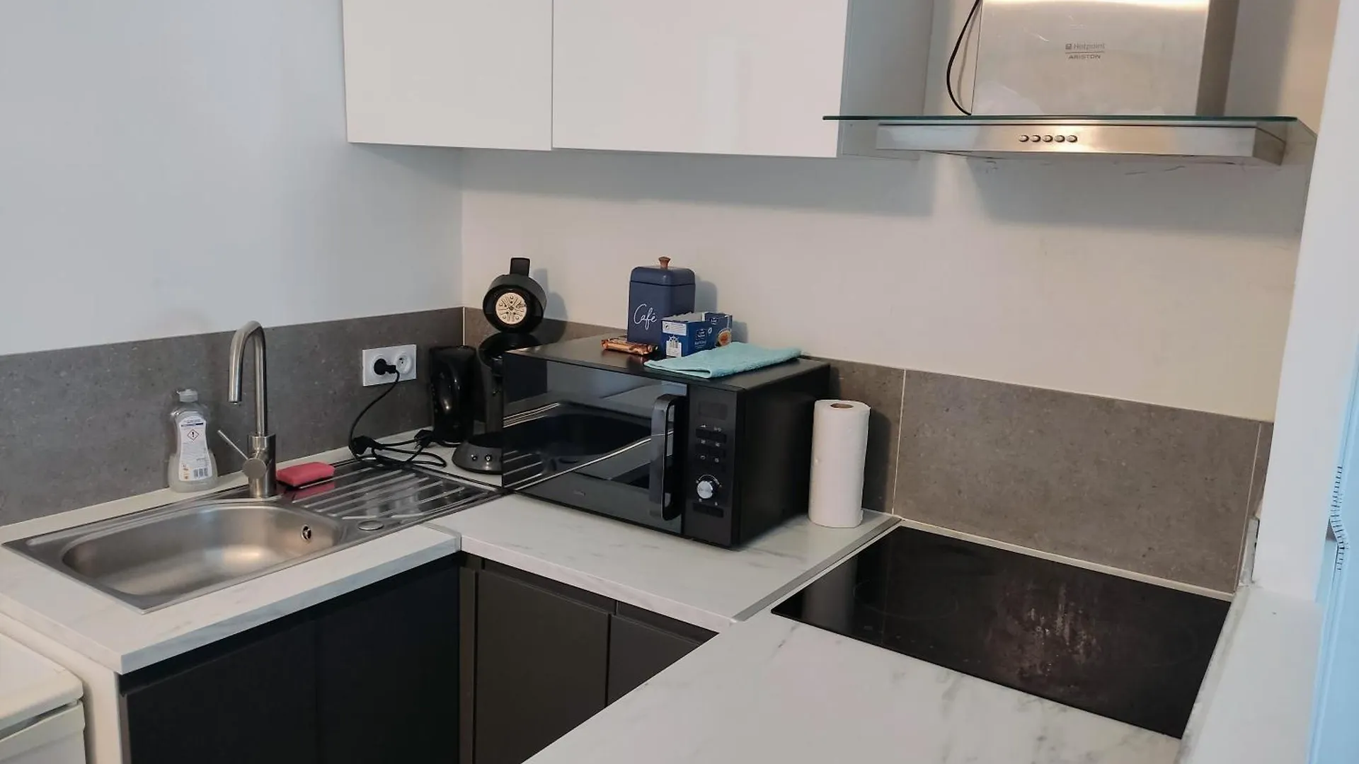 Provencal-Style Apartment Aix-en-Provence 0*,  France