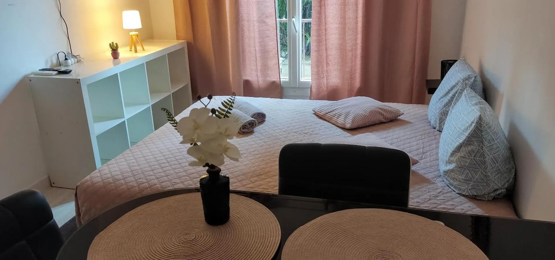 Provencal-Style Apartment Aix-en-Provence