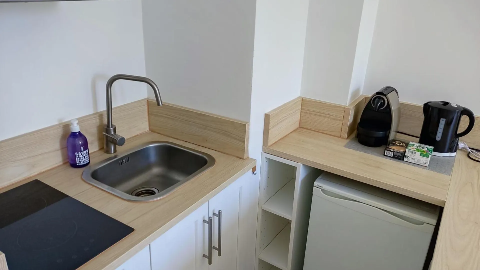 Provencal-Style Apartment Aix-en-Provence 0*,  France
