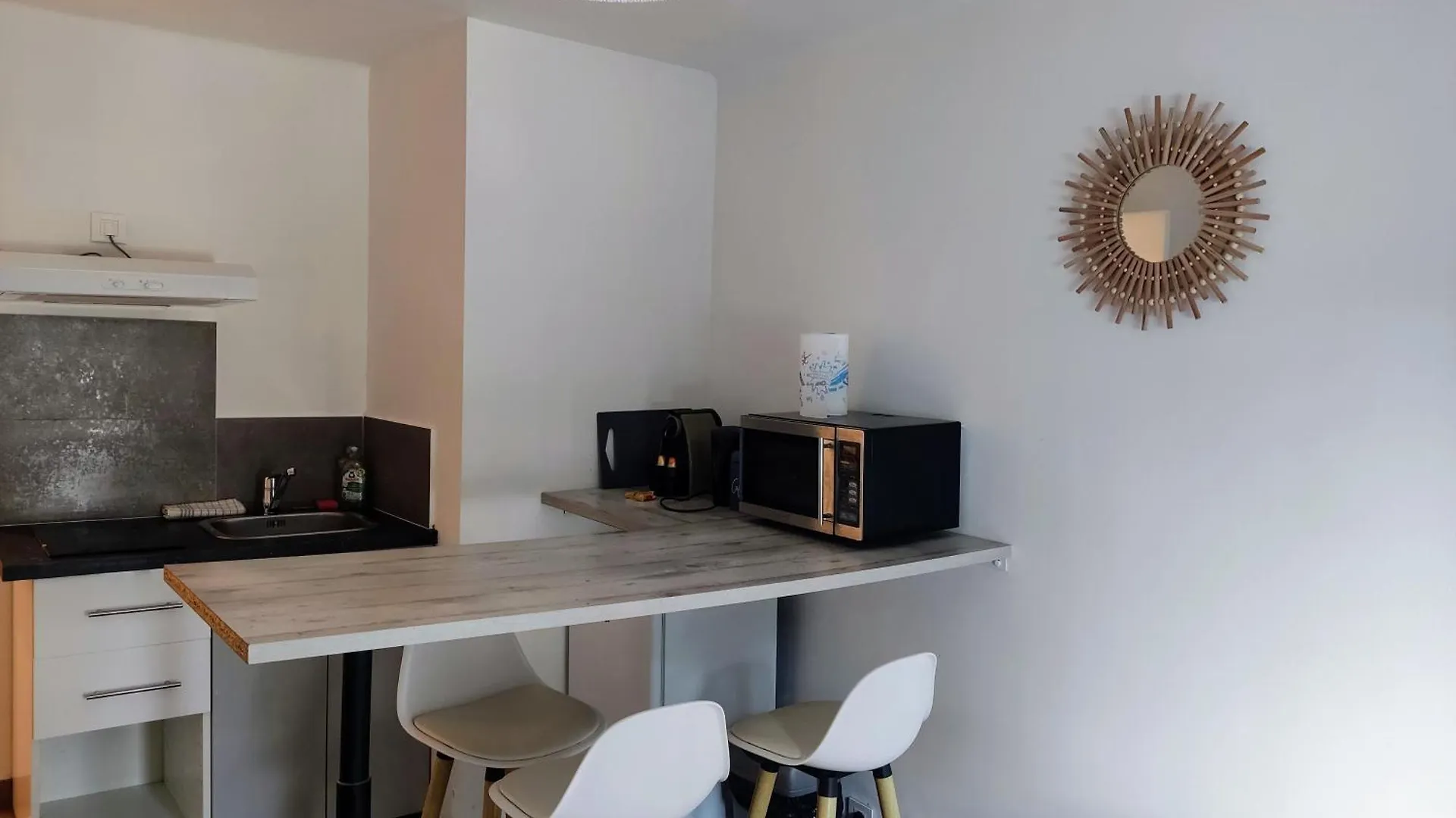 Provencal-Style Apartment Aix-en-Provence