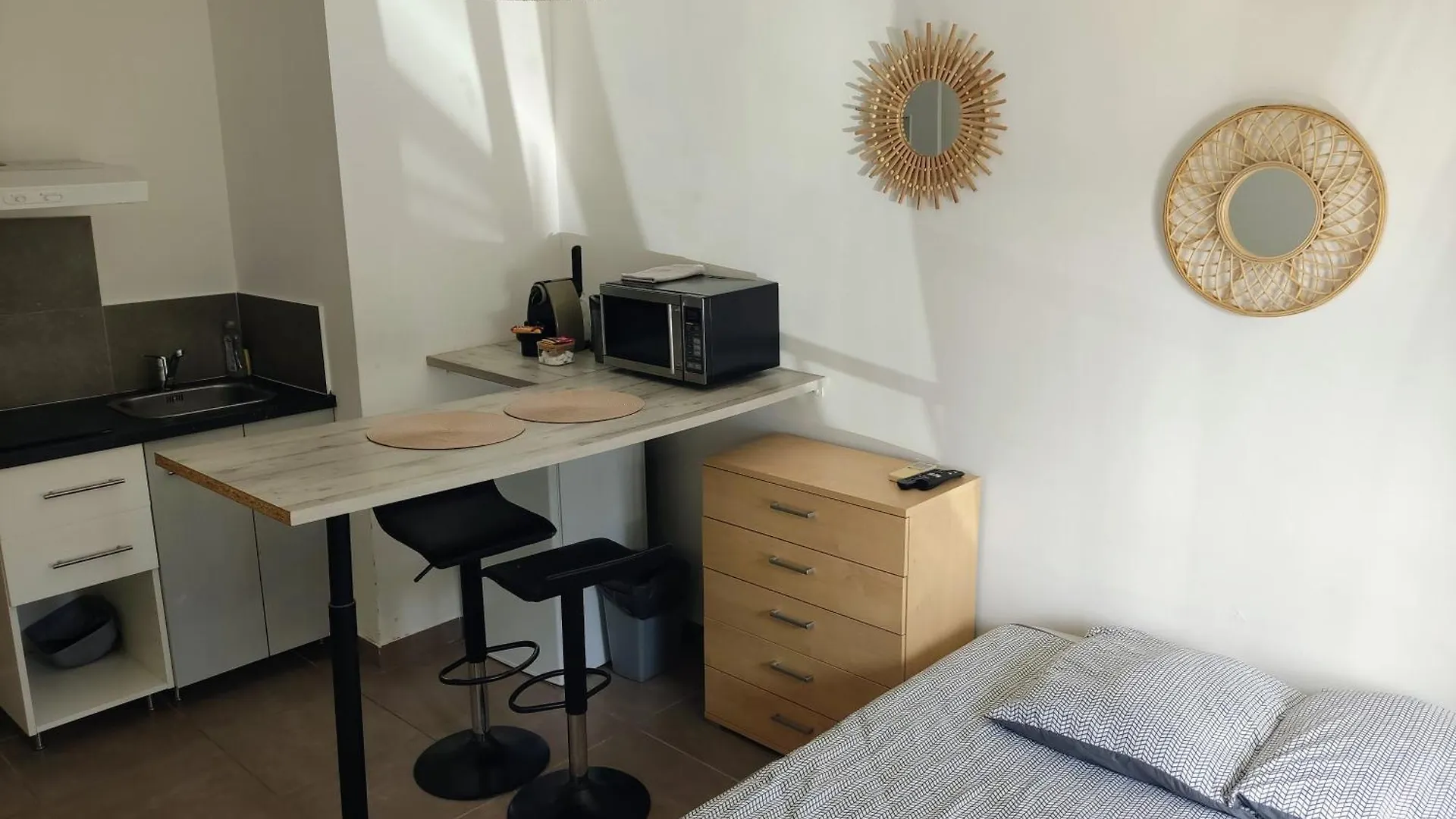 Provencal-Style Apartment Aix-en-Provence