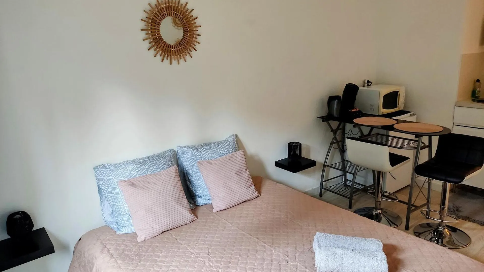 Provencal-Style Apartment Aix-en-Provence